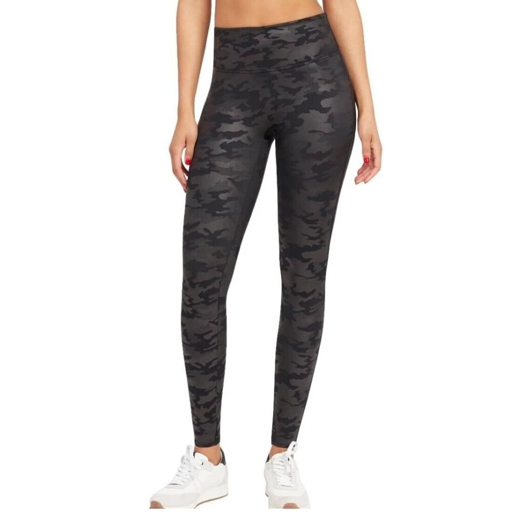 Spanx Faux Leather Matte Black Camo Leggings Size Medium Slimming Shaping 20185R